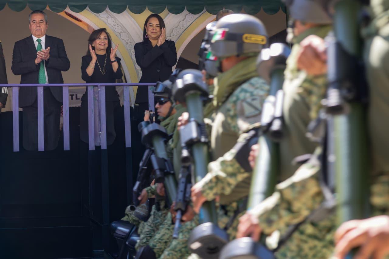 Encabeza gobernadora desfile cívico-militar por el CCXV aniversario del inicio de la Independencia de México